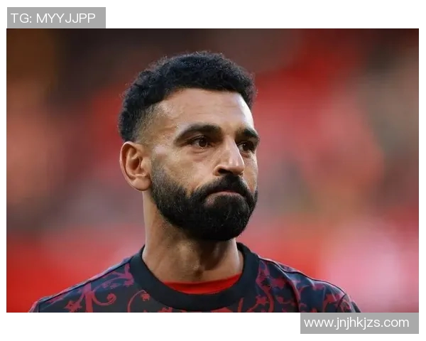 足球明星的光环背后：吹捧过度的真相与反思